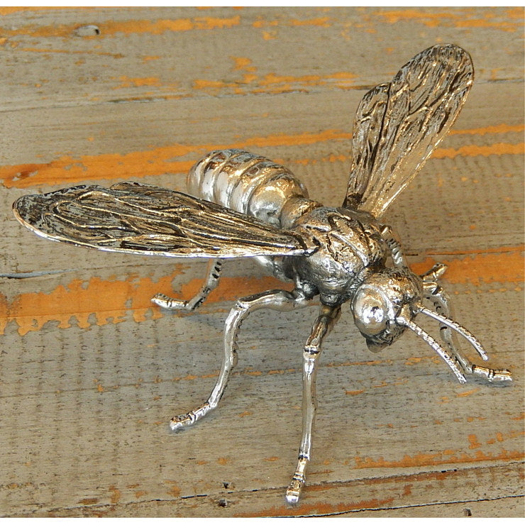 北欧の人々が大切にする自然界に生きる昆虫の真鍮フィギュアの大人の