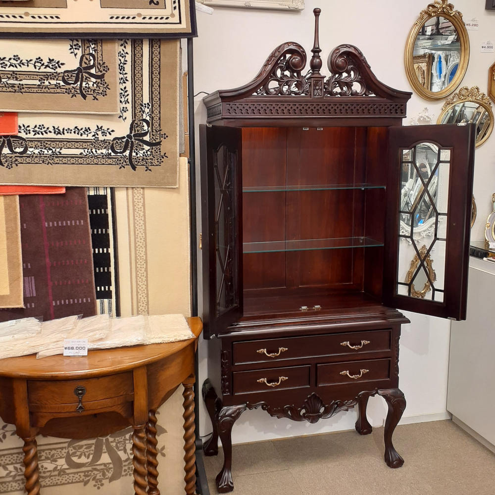 キャビネット ショーケース アンティーク風家具 ディスプレイキャビネット クイーンアン様式キャビネット マホガニーキャビネット アンティーク風 117013