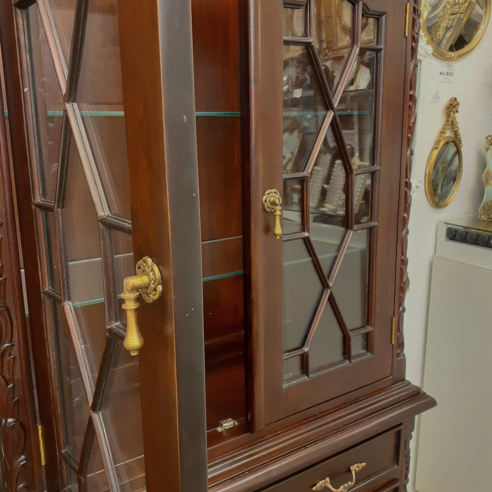 キャビネット ショーケース アンティーク風家具 ディスプレイキャビネット クイーンアン様式キャビネット マホガニーキャビネット アンティーク風 117013