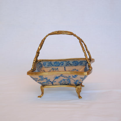 プレート 取っ手付き 陶磁器 真鍮 小物入れ 脚付き 雑貨 四角 アンティーク調 シノワズリー 菓子器 インテリア雑貨 1564019