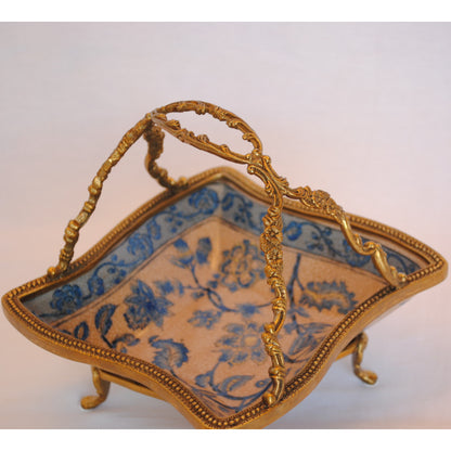 プレート 取っ手付き 陶磁器 真鍮 小物入れ 脚付き 雑貨 四角 アンティーク調 シノワズリー 菓子器 インテリア雑貨 1564019