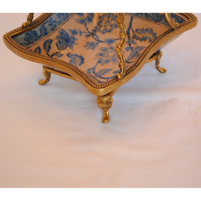 プレート 取っ手付き 陶磁器 真鍮 小物入れ 脚付き 雑貨 四角 アンティーク調 シノワズリー 菓子器 インテリア雑貨 1564019