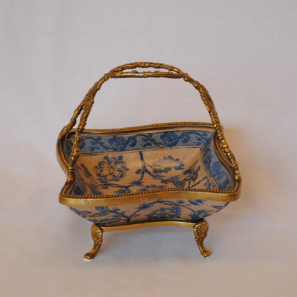 プレート 取っ手付き 陶磁器 真鍮 小物入れ 脚付き 雑貨 四角 アンティーク調 シノワズリー 菓子器 インテリア雑貨 1564019