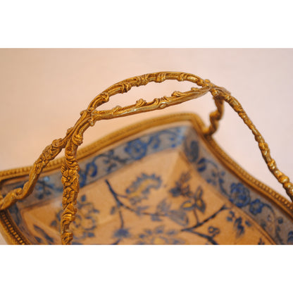 プレート 取っ手付き 陶磁器 真鍮 小物入れ 脚付き 雑貨 四角 アンティーク調 シノワズリー 菓子器 インテリア雑貨 1564019