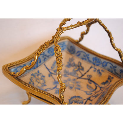 プレート 取っ手付き 陶磁器 真鍮 小物入れ 脚付き 雑貨 四角 アンティーク調 シノワズリー 菓子器 インテリア雑貨 1564019