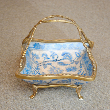 プレート 取っ手付き 陶磁器 真鍮 小物入れ 脚付き 雑貨 四角 アンティーク調 シノワズリー 菓子器 インテリア雑貨 1564019