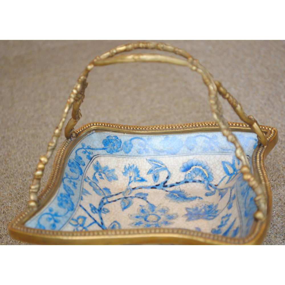 プレート 取っ手付き 陶磁器 真鍮 小物入れ 脚付き 雑貨 四角 アンティーク調 シノワズリー 菓子器 インテリア雑貨 1564019