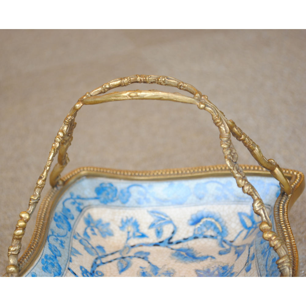 プレート 取っ手付き 陶磁器 真鍮 小物入れ 脚付き 雑貨 四角 アンティーク調 シノワズリー 菓子器 インテリア雑貨 1564019