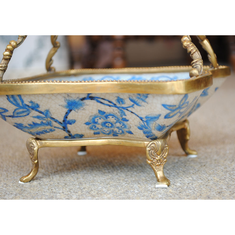 プレート 取っ手付き 陶磁器 真鍮 小物入れ 脚付き 雑貨 四角 アンティーク調 シノワズリー 菓子器 インテリア雑貨 1564019