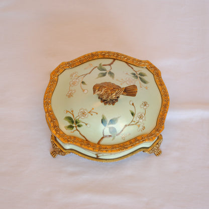 ボックス BOX 陶磁器 真鍮 小物入れ 脚付き 雑貨 アクセサリーボックス アンティーク調 シノワズリー 収納箱 インテリア雑貨 1564031