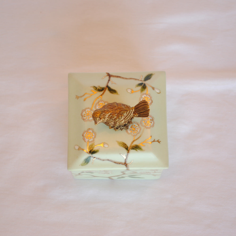 ボックス BOX 鳥 陶磁器 真鍮 蓋つき小物入れ 雑貨 桜 アンティーク調 シノワズリー 菓子器 インテリア雑貨 1564037