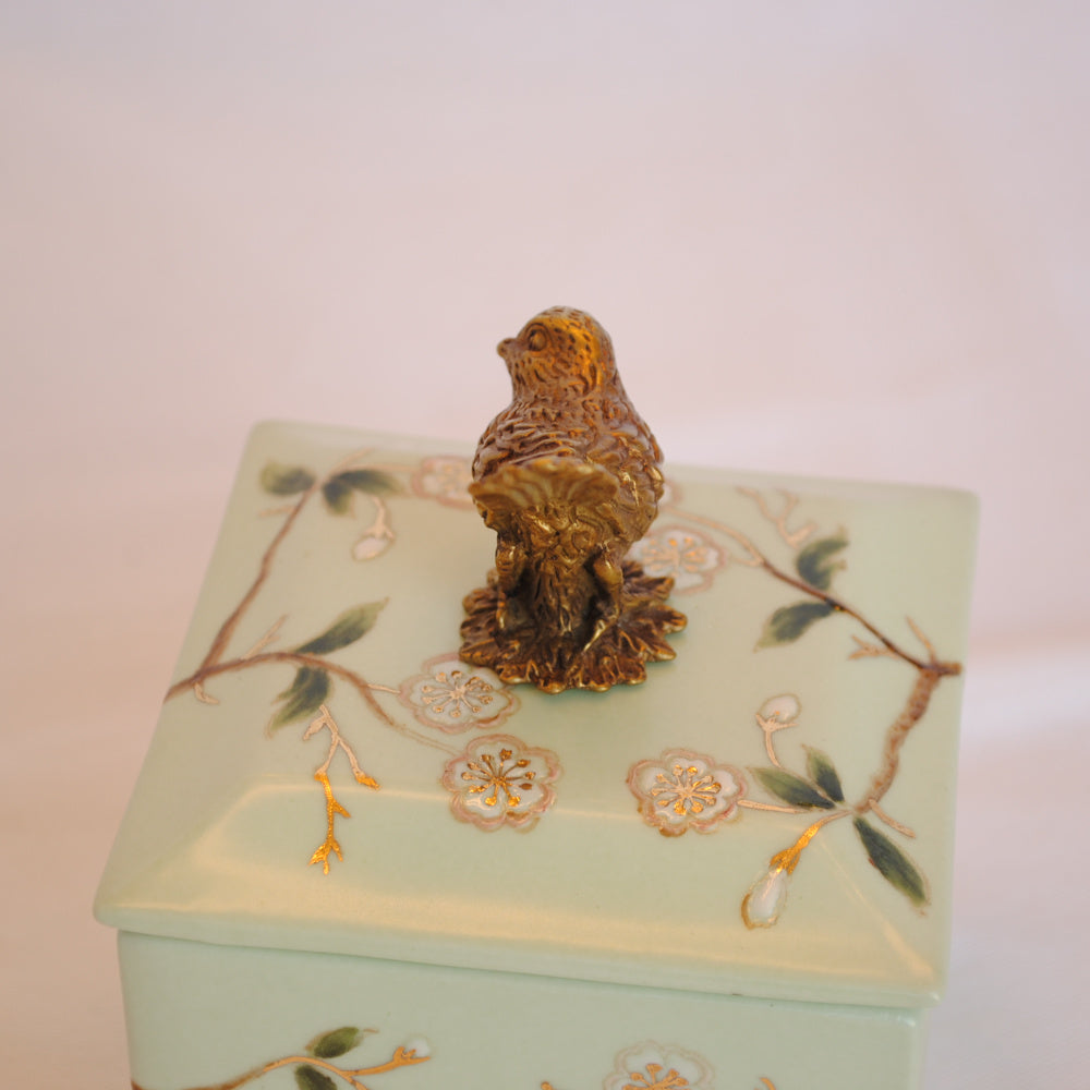 ボックス BOX 鳥 陶磁器 真鍮 蓋つき小物入れ 雑貨 桜 アンティーク調 シノワズリー 菓子器 インテリア雑貨 1564037