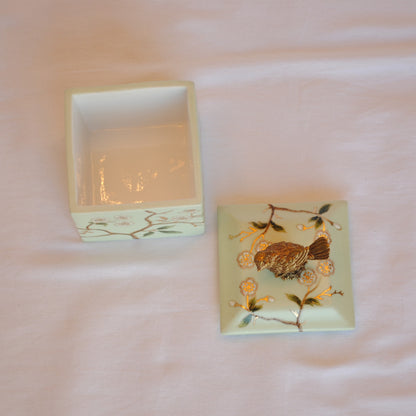 ボックス BOX 鳥 陶磁器 真鍮 蓋つき小物入れ 雑貨 桜 アンティーク調 シノワズリー 菓子器 インテリア雑貨 1564037