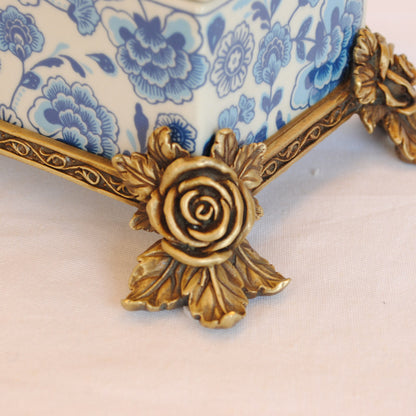 ボックス BOX 陶磁器 真鍮 小物入れ コットンパッドボックス 脚付き 雑貨 バラ 鳥 アンティーク調 シノワズリー 収納箱 インテリア雑貨 1564038