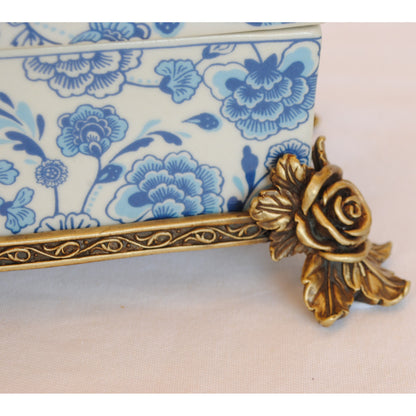 ボックス BOX 陶磁器 真鍮 小物入れ コットンパッドボックス 脚付き 雑貨 バラ 鳥 アンティーク調 シノワズリー 収納箱 インテリア雑貨 1564038