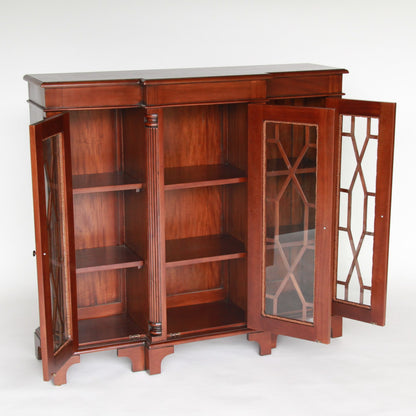 キャビネット ショーケース アンティーク風家具 ディスプレイキャビネット 3ドアキャビネット コレクションボード マホガニー無垢材家具 アンティーク風 160003