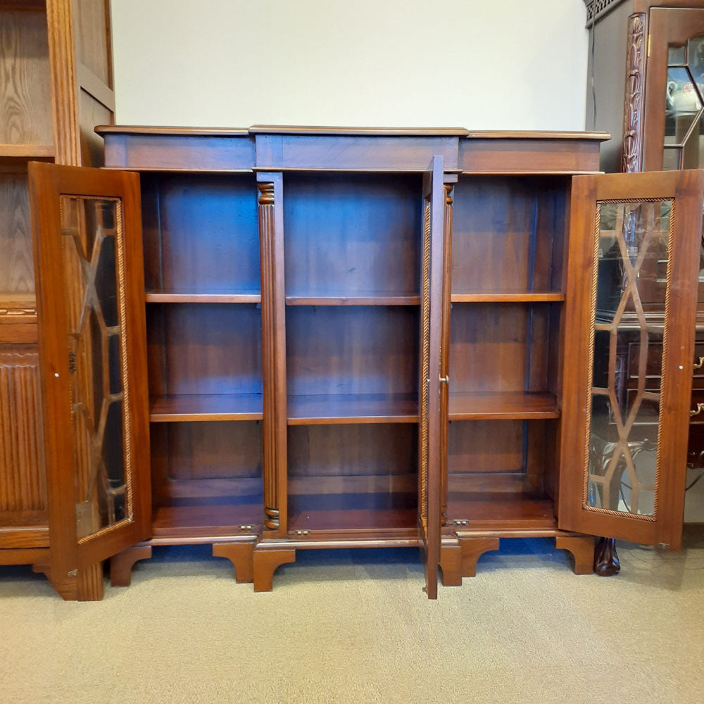 キャビネット ショーケース アンティーク風家具 ディスプレイキャビネット 3ドアキャビネット コレクションボード マホガニー無垢材家具 アンティーク風 160003