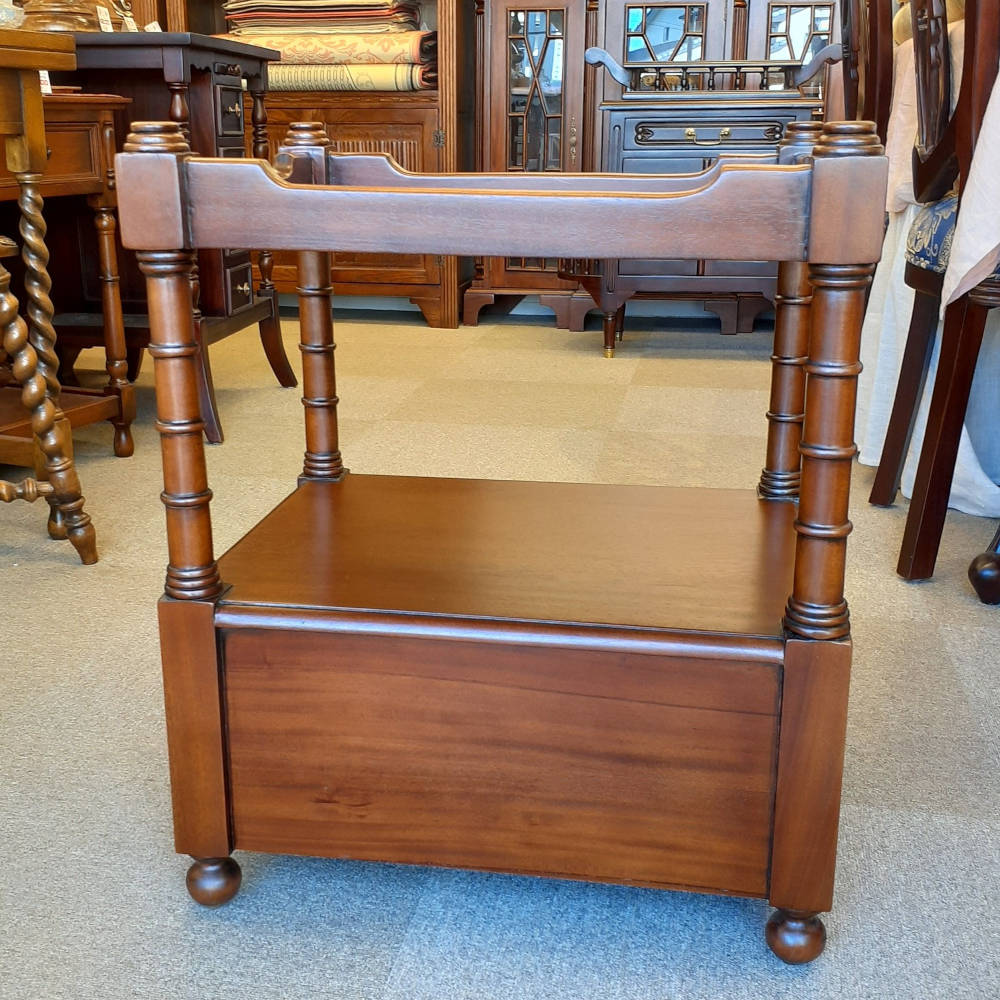 サイドテーブル スモールテーブル トレイテーブル アンティーク風家具 2ドロワーサイドテーブル マホガニー家具 マホガニー無垢材家具 160008