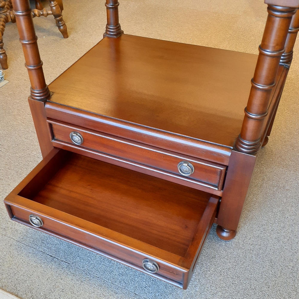 サイドテーブル スモールテーブル トレイテーブル アンティーク風家具 2ドロワーサイドテーブル マホガニー家具 マホガニー無垢材家具 160008
