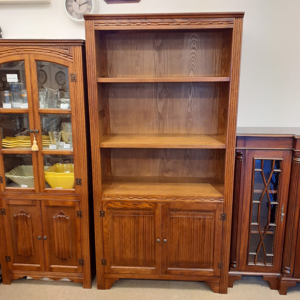 ブックシェルフ 英国アンティーク風オープンキャビネット 本棚 ドアキャビネット 本箱 ブックケース オーク材家具 オーク無垢材 アンティーク風家具 177015