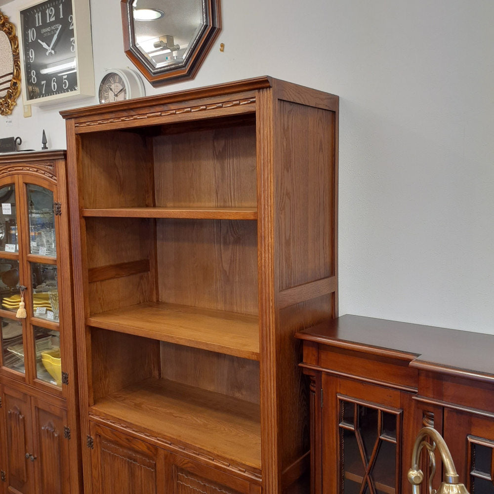 ブックシェルフ 英国アンティーク風オープンキャビネット 本棚 ドアキャビネット 本箱 ブックケース オーク材家具 オーク無垢材 アンティーク風家具 177015