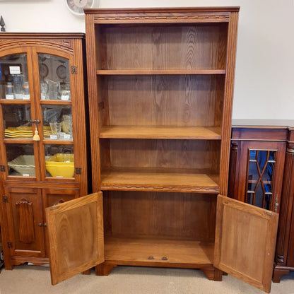 ブックシェルフ 英国アンティーク風オープンキャビネット 本棚 ドアキャビネット 本箱 ブックケース オーク材家具 オーク無垢材 アンティーク風家具 177015