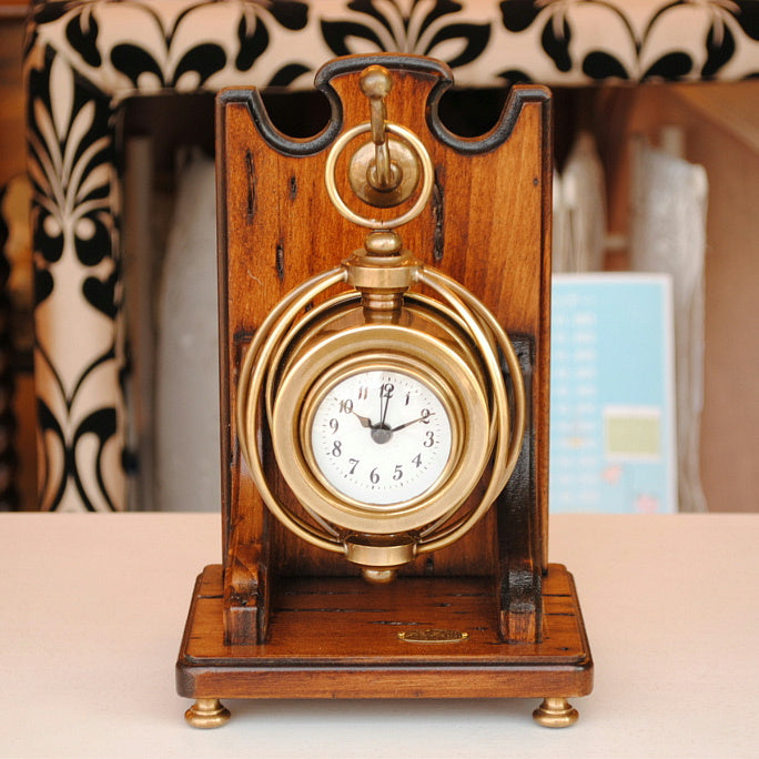 100年以上経過したポプラ古木と上質な真鍮で作られるアンティーク調