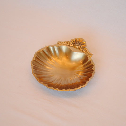 トレイ シェル型トレイ おしゃれ 真鍮製 プレート アンティーク風 キートレイ 鍵皿 皿 トレー 雑貨 オブジェ インテリア雑貨 ヨーロピアン雑貨 325043