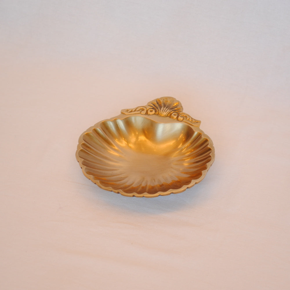 トレイ シェル型トレイ おしゃれ 真鍮製 プレート アンティーク風 キートレイ 鍵皿 皿 トレー 雑貨 オブジェ インテリア雑貨 ヨーロピアン雑貨 325043