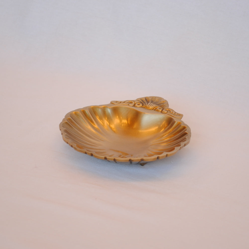 トレイ シェル型トレイ おしゃれ 真鍮製 プレート アンティーク風 キートレイ 鍵皿 皿 トレー 雑貨 オブジェ インテリア雑貨 ヨーロピアン雑貨 325043
