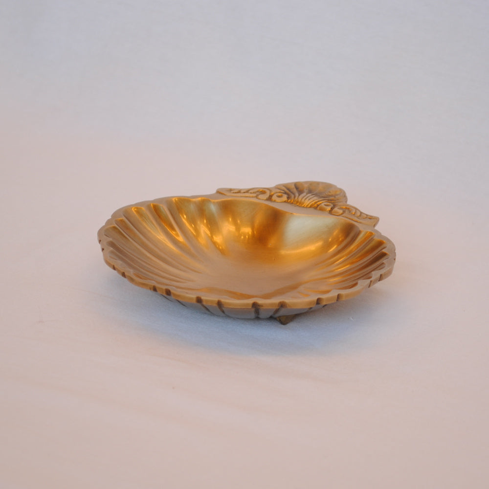 トレイ シェル型トレイ おしゃれ 真鍮製 プレート アンティーク風 キートレイ 鍵皿 皿 トレー 雑貨 オブジェ インテリア雑貨 ヨーロピアン雑貨 325043