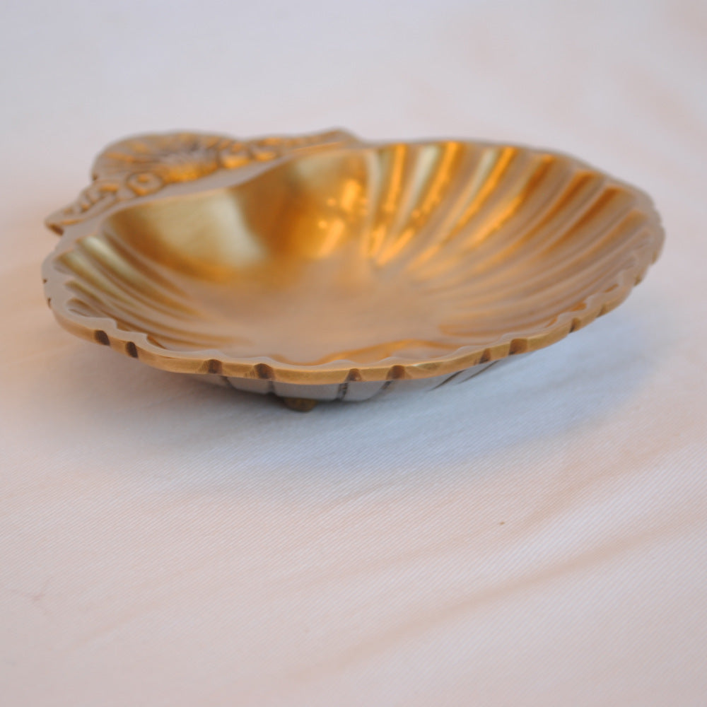 トレイ シェル型トレイ おしゃれ 真鍮製 プレート アンティーク風 キートレイ 鍵皿 皿 トレー 雑貨 オブジェ インテリア雑貨 ヨーロピアン雑貨 325043