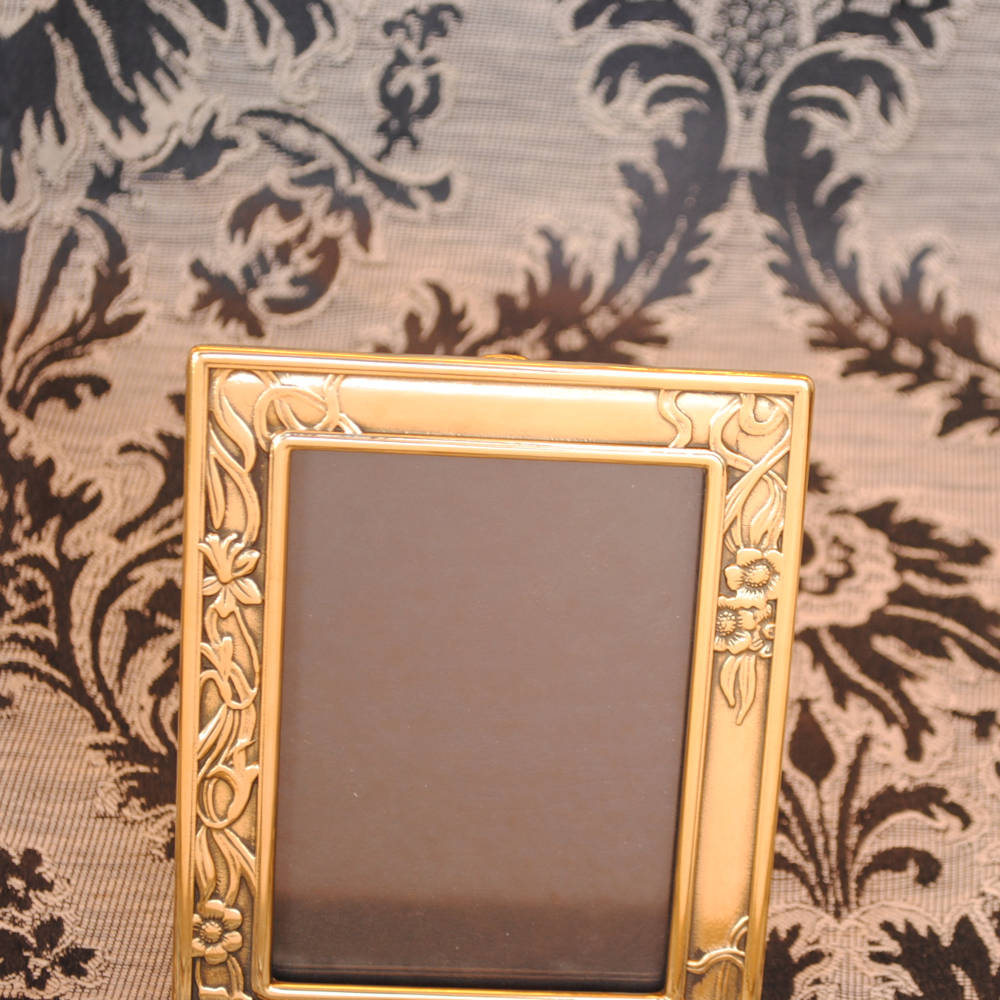 フォトフレーム 写真立て おしゃれ アンティーク調 フィオーリ 金色 縦タイプ 真鍮雑貨 真鍮製 ブラス イタリー製 スティラーズ STILARS 388321