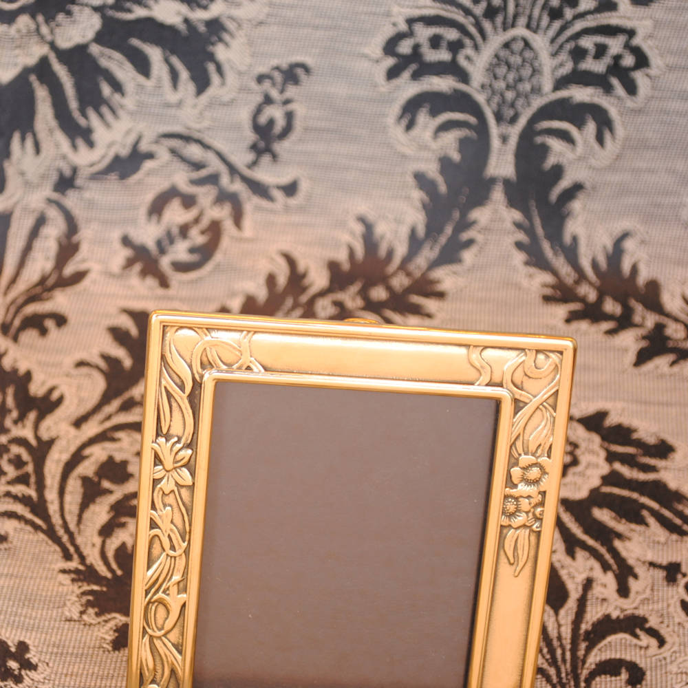 フォトフレーム 写真立て おしゃれ アンティーク調 フィオーリ 金色 縦タイプ 真鍮雑貨 真鍮製 ブラス イタリー製 スティラーズ STILARS 388321