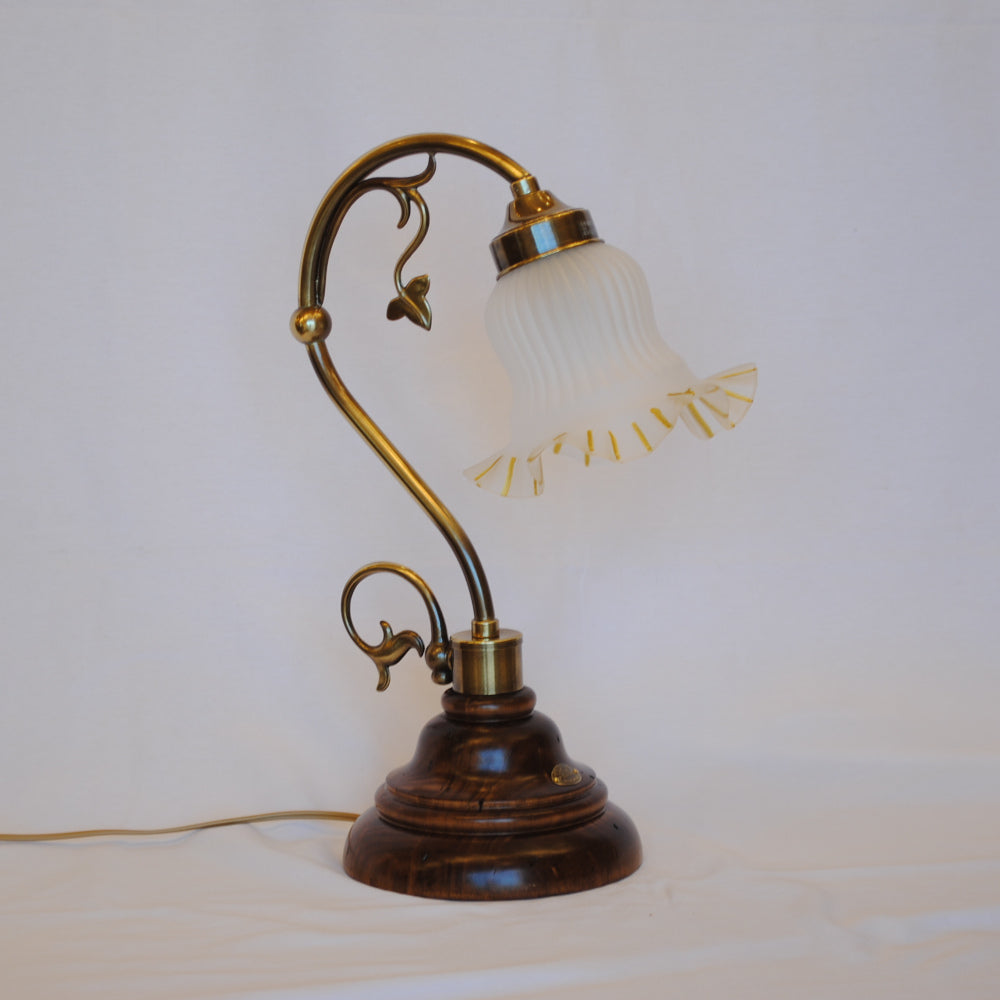 100年以上経過したポプラ古木と上質な真鍮で作られるアンティーク調