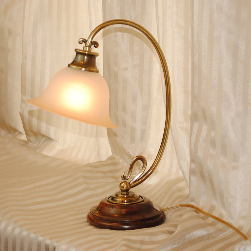 100年以上経過したポプラ古木と上質な真鍮で作られるアンティーク調