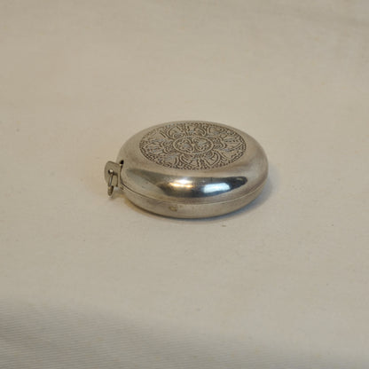 メジャー 巻き尺 手彫り模様 真鍮製 雑貨 計測器 物差し アンティーク風メジャー 真鍮雑貨 7347097