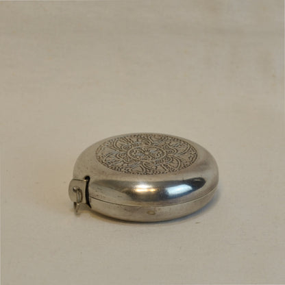 メジャー 巻き尺 手彫り模様 真鍮製 雑貨 計測器 物差し アンティーク風メジャー 真鍮雑貨 7347097