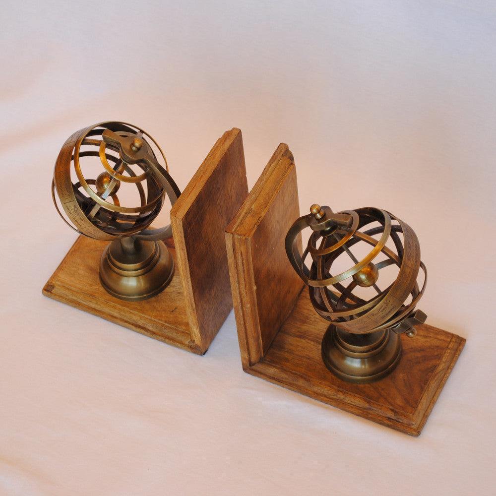 ブックエンド 天球儀型 おしゃれ 真鍮製 アンティーク風 星座 座標 経度 緯度 雑貨 2個セット オブジェ インテリア雑貨 オシャレ雑貨 おしゃれ雑貨 7382056