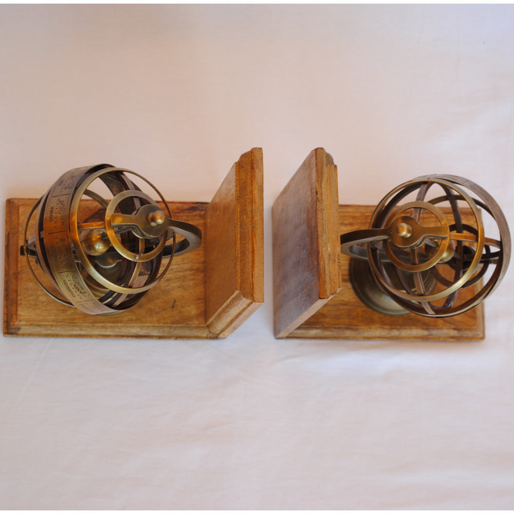 ブックエンド 天球儀型 おしゃれ 真鍮製 アンティーク風 星座 座標 経度 緯度 雑貨 2個セット オブジェ インテリア雑貨 オシャレ雑貨 おしゃれ雑貨 7382056