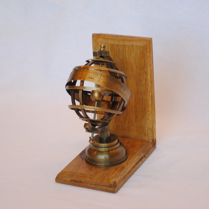 ブックエンド 天球儀型 おしゃれ 真鍮製 アンティーク風 星座 座標 経度 緯度 雑貨 2個セット オブジェ インテリア雑貨 オシャレ雑貨 おしゃれ雑貨 7382056