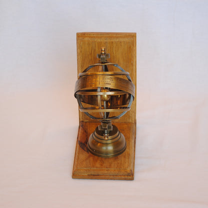 ブックエンド 天球儀型 おしゃれ 真鍮製 アンティーク風 星座 座標 経度 緯度 雑貨 2個セット オブジェ インテリア雑貨 オシャレ雑貨 おしゃれ雑貨 7382056