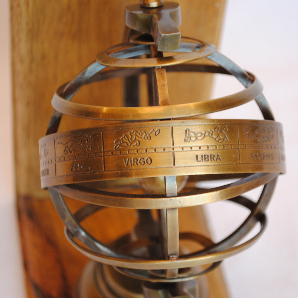 ブックエンド 天球儀型 おしゃれ 真鍮製 アンティーク風 星座 座標 経度 緯度 雑貨 2個セット オブジェ インテリア雑貨 オシャレ雑貨 おしゃれ雑貨 7382056