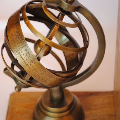 ブックエンド 天球儀型 おしゃれ 真鍮製 アンティーク風 星座 座標 経度 緯度 雑貨 2個セット オブジェ インテリア雑貨 オシャレ雑貨 おしゃれ雑貨 7382056