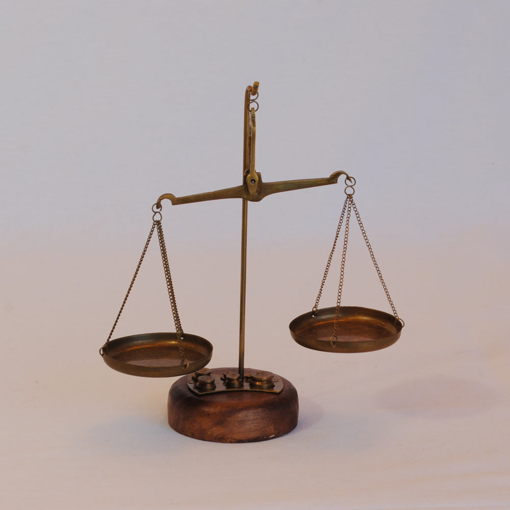 天秤 おしゃれ 真鍮製 アンティーク 量り スケール 分銅付き 雑貨 オブジェ インテリア雑貨 ヨーロピアン雑貨 オシャレ雑貨 おしゃれ雑貨 7382077S