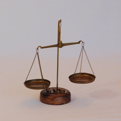 天秤 おしゃれ 真鍮製 アンティーク 量り スケール 分銅付き 雑貨 オブジェ インテリア雑貨 ヨーロピアン雑貨 オシャレ雑貨 おしゃれ雑貨 7382077S