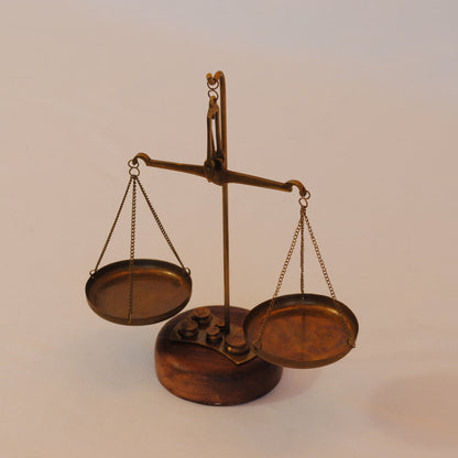 天秤 おしゃれ 真鍮製 アンティーク 量り スケール 分銅付き 雑貨 オブジェ インテリア雑貨 ヨーロピアン雑貨 オシャレ雑貨 おしゃれ雑貨 7382077S