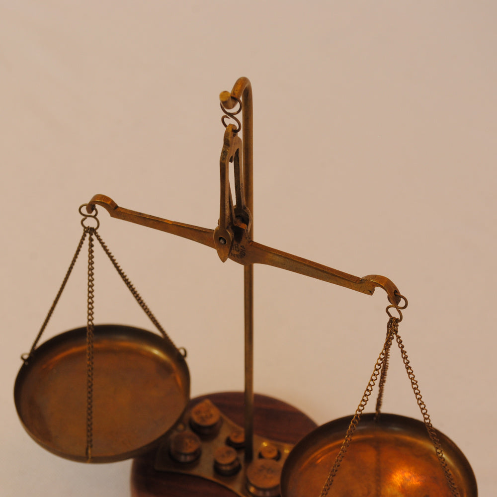 天秤 おしゃれ 真鍮製 アンティーク 量り スケール 分銅付き 雑貨 オブジェ インテリア雑貨 ヨーロピアン雑貨 オシャレ雑貨 おしゃれ雑貨 7382077S