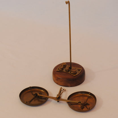 天秤 おしゃれ 真鍮製 アンティーク 量り スケール 分銅付き 雑貨 オブジェ インテリア雑貨 ヨーロピアン雑貨 オシャレ雑貨 おしゃれ雑貨 7382077S