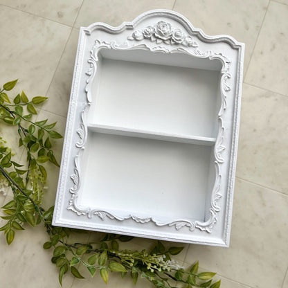 ウォールシェルフ 壁掛け飾り棚 壁掛け飾り棚 アンティークホワイト プリンセスインテリア アンティーク調 壁掛け棚 シャビシックインテリア 77161WS-WH